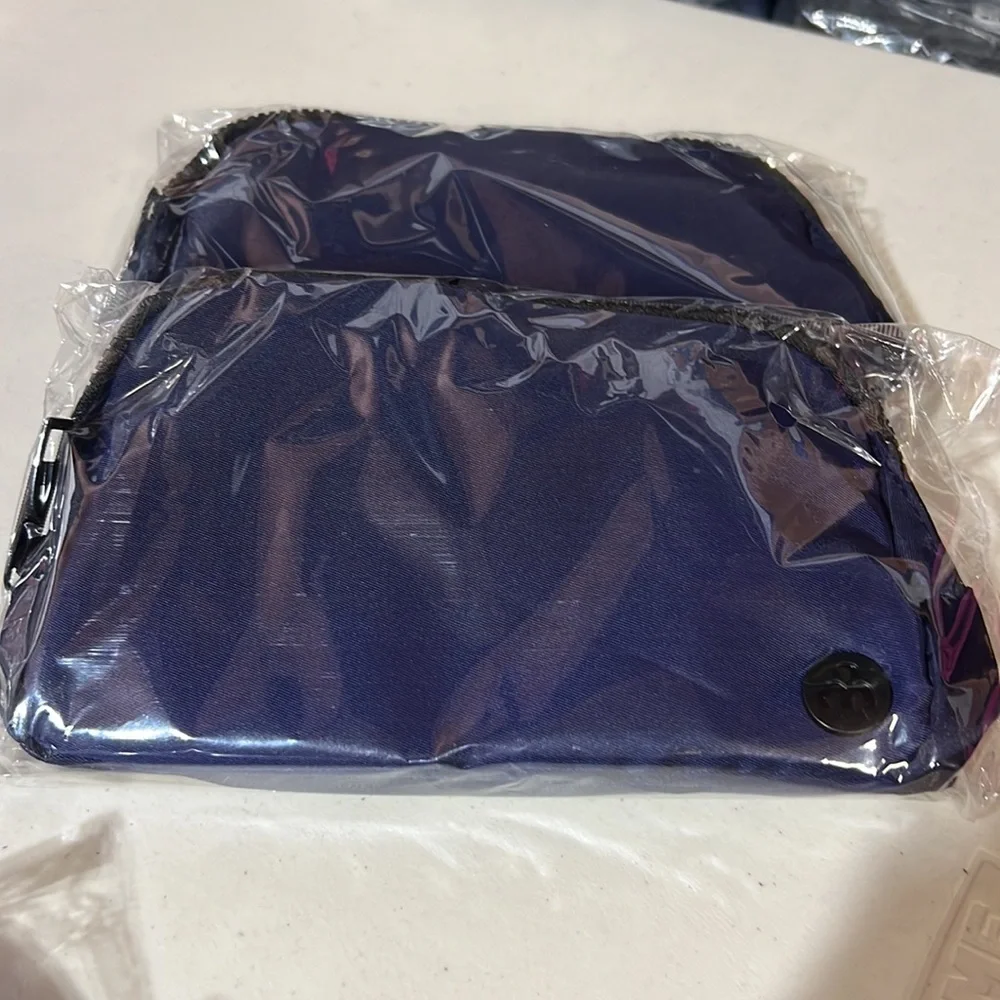 NAVY Lux-Lux Belt Sling Crossbody Bags Fanny Pack Travel Gift Giving NWT - Picture 2 of 14